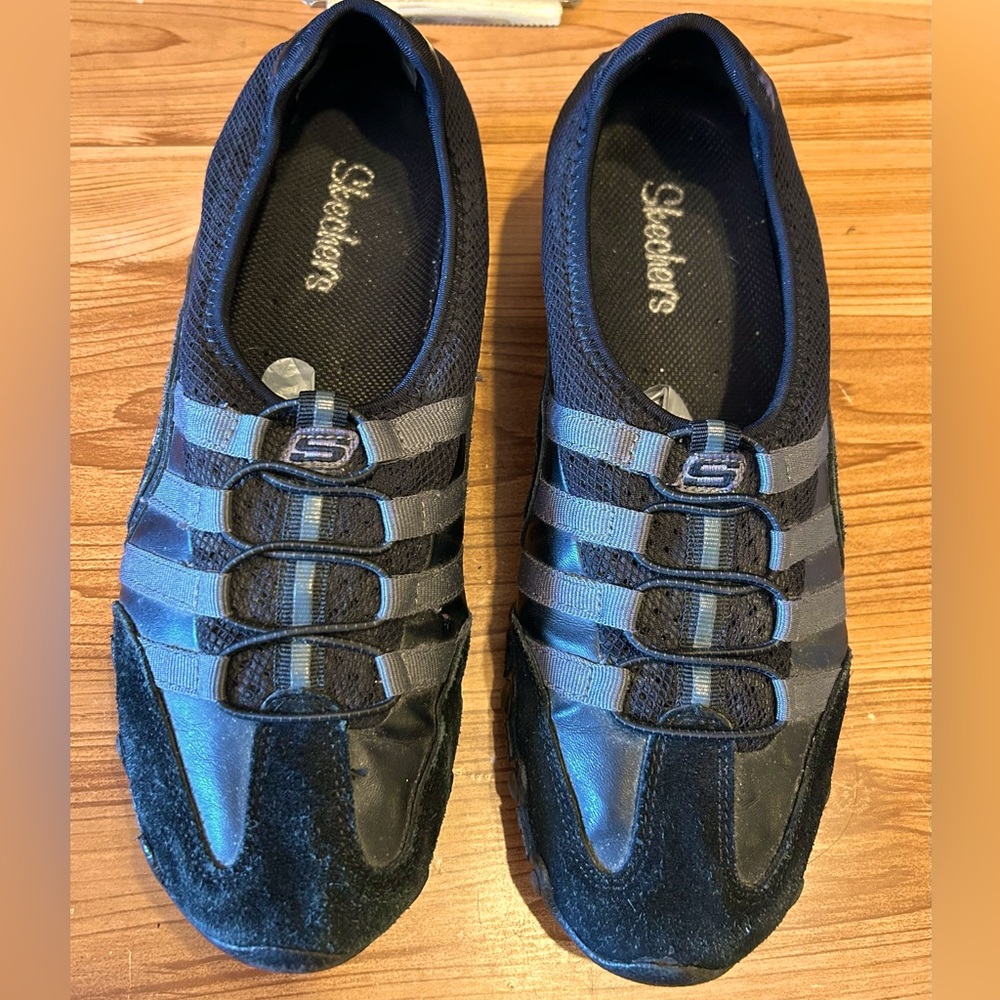 NOT FOR SALE 
Skechers Skewers Women’s Slip On Shoes Size 9